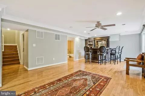 Living - 8486 Brutus Ct, Springfield, VA 22153 photo 8 of 12