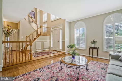 Living - 8486 Brutus Ct, Springfield, VA 22153 photo 2 of 12