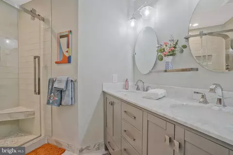 Bath - 8486 Brutus Ct, Springfield, VA 22153 photo 3 of 5