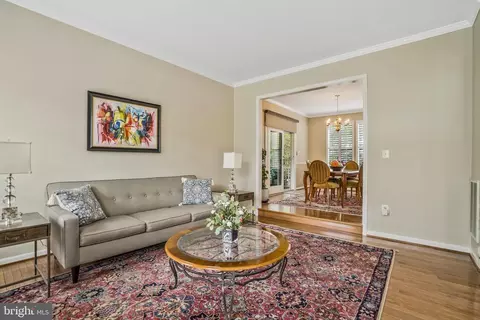 Living - 8486 Brutus Ct, Springfield, VA 22153 photo 4 of 12