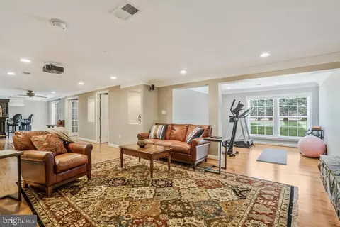 Living - 8486 Brutus Ct, Springfield, VA 22153 photo 10 of 12