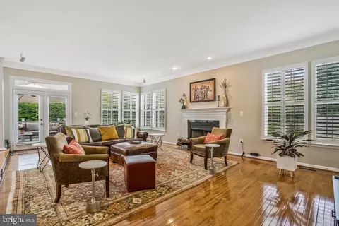 Living - 8486 Brutus Ct, Springfield, VA 22153 photo 5 of 12