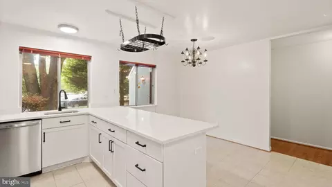 11116 Forest Edge Dr, Reston, VA 20190 photo 11