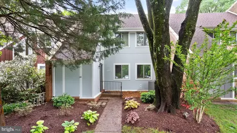 11116 Forest Edge Dr, Reston, VA 20190 photo 3