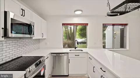 11116 Forest Edge Dr, Reston, VA 20190 photo 12