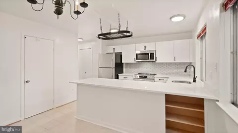 11116 Forest Edge Dr, Reston, VA 20190 photo 10
