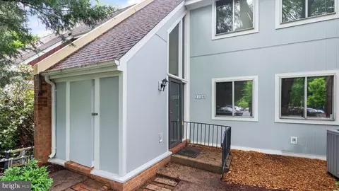 11116 Forest Edge Dr, Reston, VA 20190 photo 5