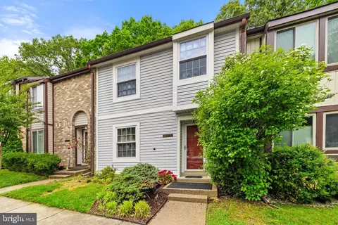 6073 Hollow Hill Ln, Springfield, VA 22152