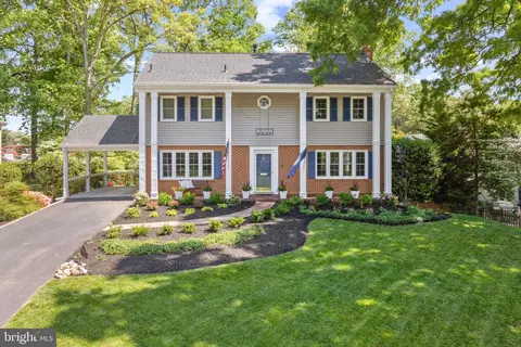 8409 Stockade Dr, Alexandria, VA 22308