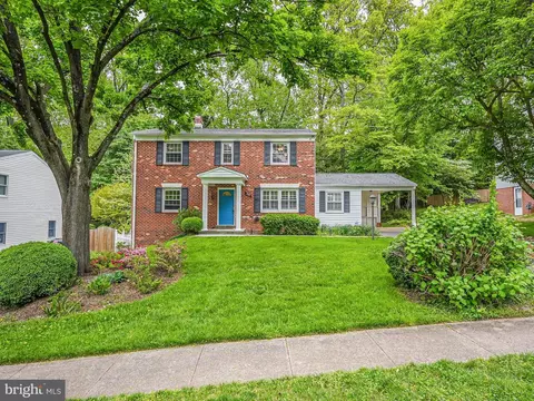 2221 Senseney Ln, Falls Church, VA 22043