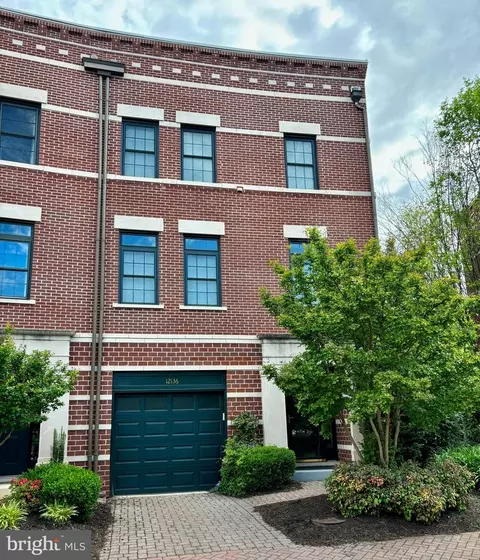 12136 Chancery Station Cir, Reston, VA 20190