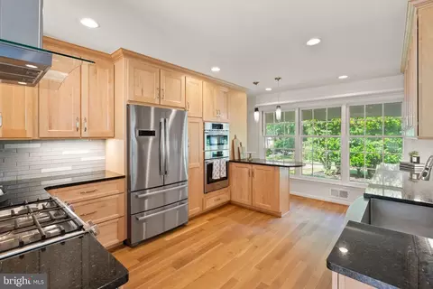 9139 Leghorn Pl, Fairfax, VA 22031