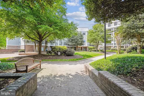 5563 Seminary Rd #112, Falls Church, VA 22041