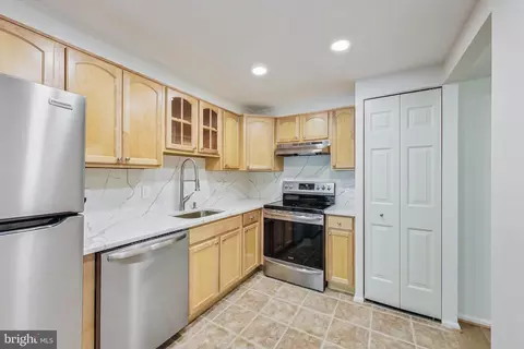 Kitchen - 7621 Provincial Dr #306, Mclean, VA 22102 photo 2 of 2