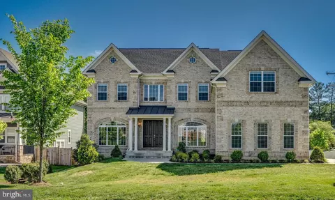 6504 Roosevelt St, Falls Church, VA 22043