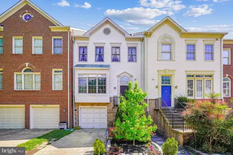 6617 Frost Lake Ln, Alexandria, VA 22315