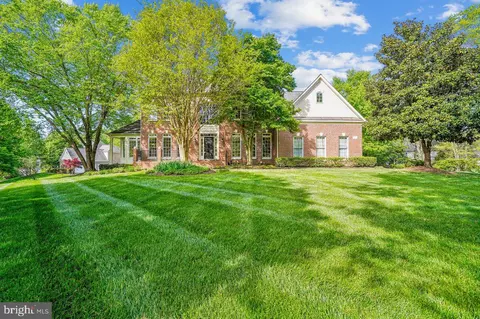 10497 Dunn Meadow Rd, Vienna, VA 22182