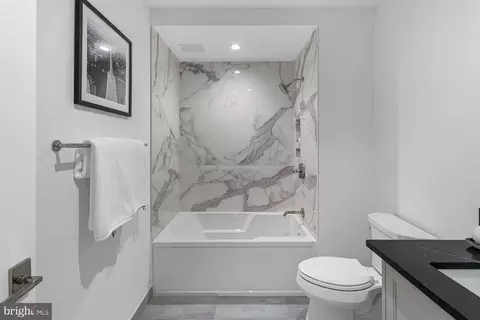 Bath - 6718 Lowell Ave #504, Mclean, VA 22101 photo 3 of 7