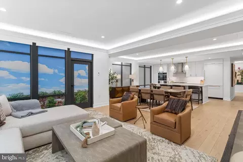 Living - 6718 Lowell Ave #504, Mclean, VA 22101 photo 2 of 6