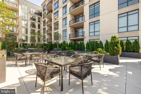 Exterior - 6718 Lowell Ave #504, Mclean, VA 22101 photo 2 of 8