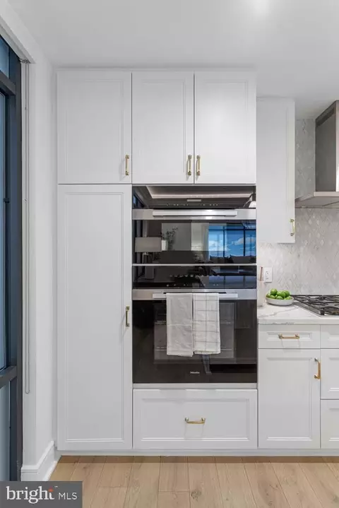 Kitchen - 6718 Lowell Ave #504, Mclean, VA 22101 photo 5 of 8