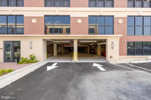 Exterior - 6718 Lowell Ave #504, Mclean, VA 22101 photo 5 of 8