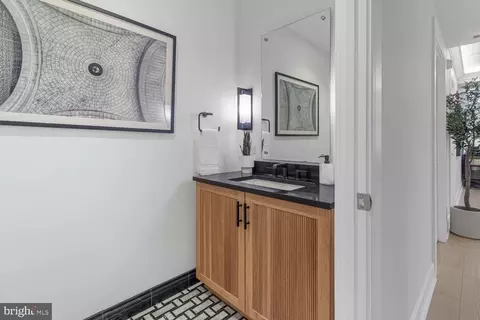 Bath - 6718 Lowell Ave #504, Mclean, VA 22101 photo 1 of 7