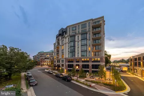 Exterior - 6718 Lowell Ave #504, Mclean, VA 22101 photo 6 of 8
