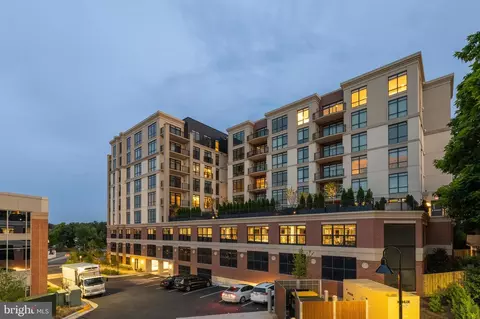 Exterior - 6718 Lowell Ave #504, Mclean, VA 22101 photo 7 of 8