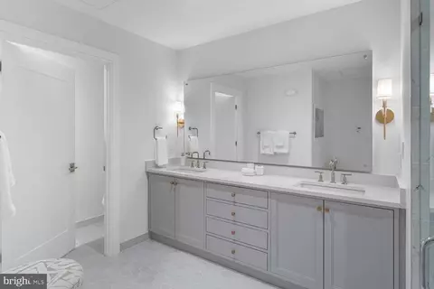 Bath - 6718 Lowell Ave #504, Mclean, VA 22101 photo 4 of 7