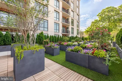 Exterior - 6718 Lowell Ave #504, Mclean, VA 22101 photo 4 of 8