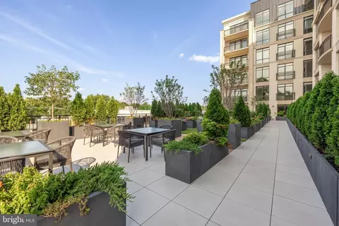 Exterior - 6718 Lowell Ave #504, Mclean, VA 22101 photo 1 of 8