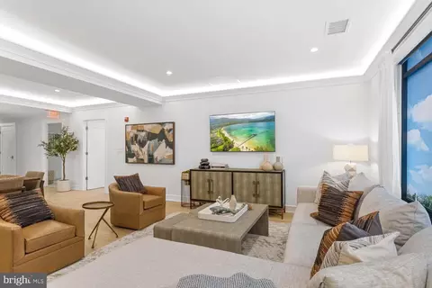 Living - 6718 Lowell Ave #504, Mclean, VA 22101 photo 3 of 6