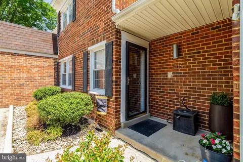 1016 Moorefield Creek Rd SW, Vienna, VA 22180