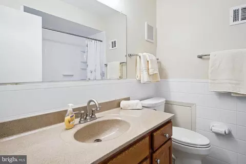 Bath - 5956 Seabright Rd, Springfield, VA 22152 photo 3 of 5