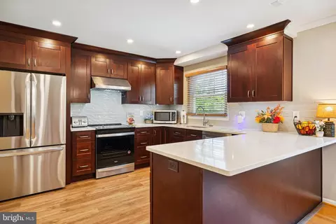 Kitchen - 5956 Seabright Rd, Springfield, VA 22152 photo 4 of 5