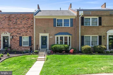 Exterior - 5956 Seabright Rd, Springfield, VA 22152 photo 1 of 5