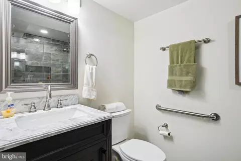 Bath - 5956 Seabright Rd, Springfield, VA 22152 photo 5 of 5