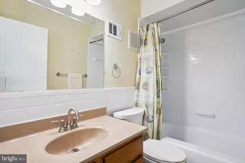 Bath - 5956 Seabright Rd, Springfield, VA 22152 photo 2 of 5