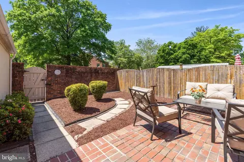 Exterior - 5956 Seabright Rd, Springfield, VA 22152 photo 3 of 5