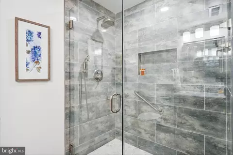 Bath - 5956 Seabright Rd, Springfield, VA 22152 photo 4 of 5