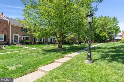 Exterior - 5956 Seabright Rd, Springfield, VA 22152 photo 5 of 5