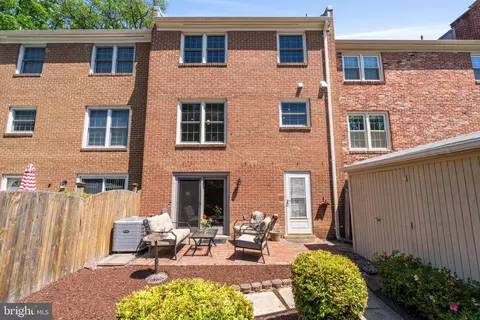 Exterior - 5956 Seabright Rd, Springfield, VA 22152 photo 4 of 5