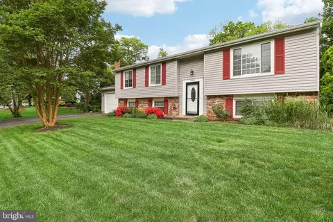 8054 Athena St, Springfield, VA 22153