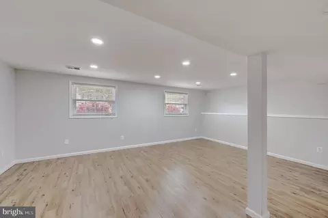 Living - 8054 Athena St, Springfield, VA 22153 photo 6 of 8