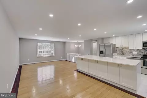 Living - 8054 Athena St, Springfield, VA 22153 photo 3 of 8
