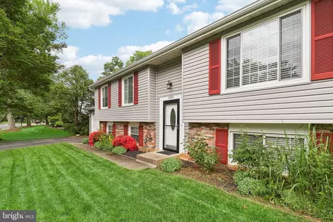 Exterior - 8054 Athena St, Springfield, VA 22153 photo 9 of 13