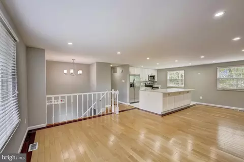 Living - 8054 Athena St, Springfield, VA 22153 photo 2 of 8