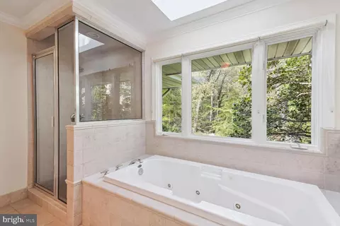 Bath - 7418 Dulany Dr, Mclean, VA 22101 photo 4 of 6
