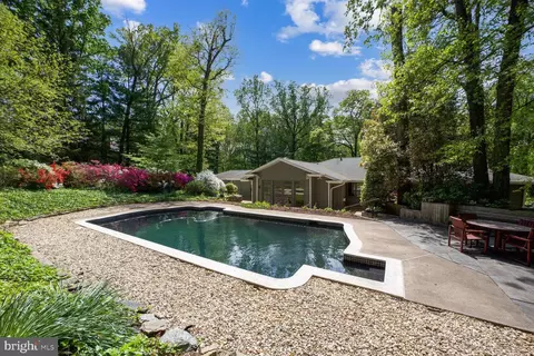 Exterior - 7418 Dulany Dr, Mclean, VA 22101 photo 9 of 11